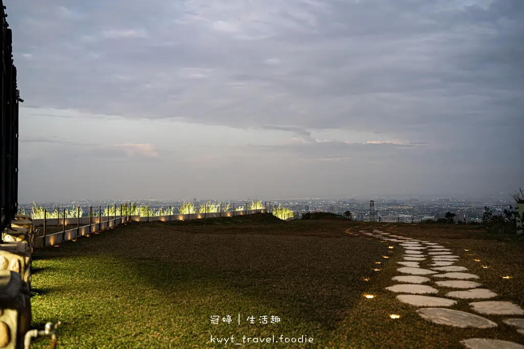 桃園龍潭夜景餐廳_見山景觀咖啡餐廳，低消100元坐擁美麗夕陽