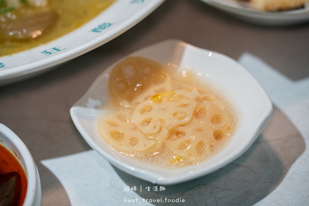 台南中西區美食餐廳_狂一鍋酸菜魚台南中山店，爆紅的年輕時尚酸