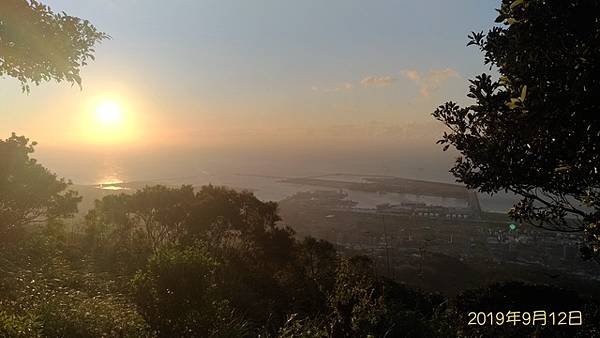 2019-09-12夕照台北港