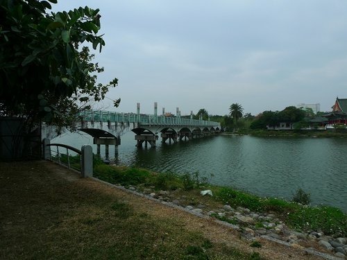 2012-02-03搭高鐵登左營龜山順遊蓮池潭(593)