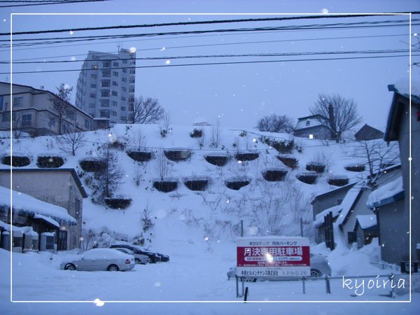 防止雪崩下來，其實上面有小路