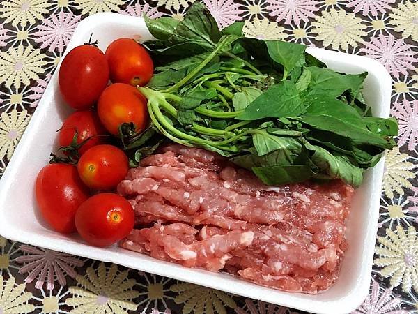 打拋豬肉材料