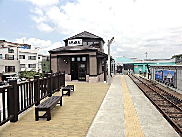 1280px-Makurazaki_Station_platform_for_End_20130429