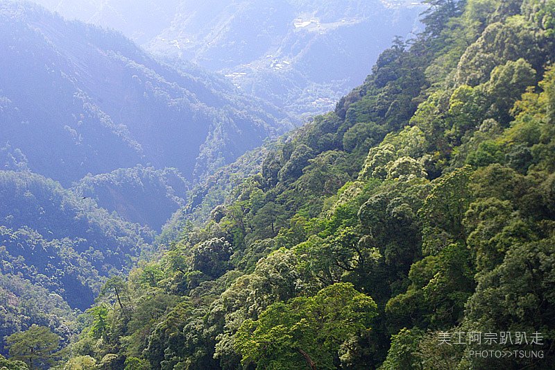 崇山峻嶺