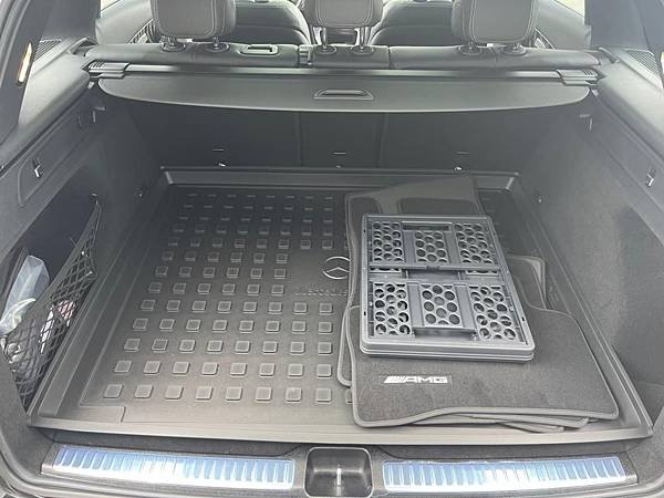 LINE_ALBUM_2022 GLC300  SUV  _362333_220920_13.jpg