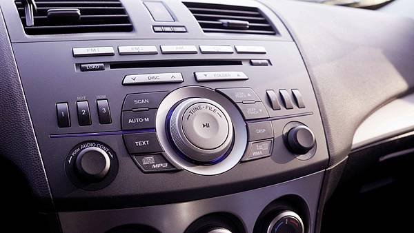 感謝成交～ 2011年 Ｍazda 3 2.0 天窗、免鑰匙