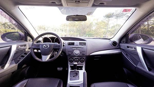 感謝成交～ 2011年 Ｍazda 3 2.0 天窗、免鑰匙