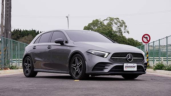 2018年 MERCEDES-BENZ A250 2.0 A