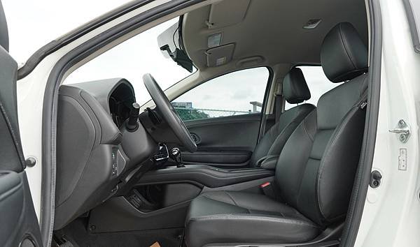 感謝成交 已交車~ 2021年 Honda HRV VTi-