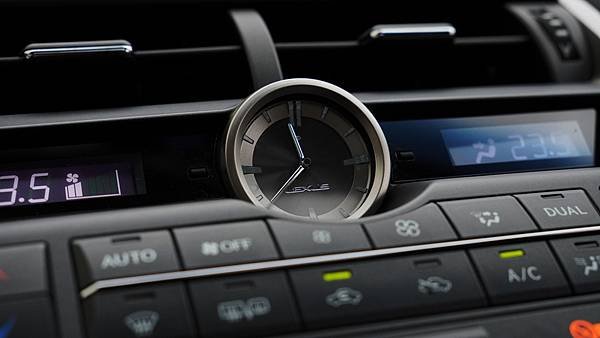 2015年 LEXUS NX200T 2.0 冷熱通風椅、天