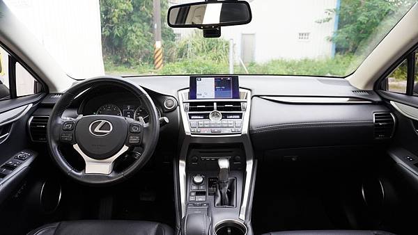 2015年 LEXUS NX200T 2.0 冷熱通風椅、天