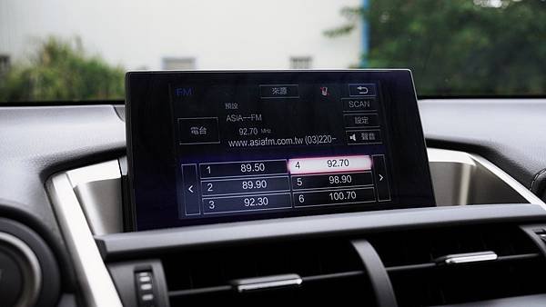 2015年 LEXUS NX200T 2.0 冷熱通風椅、天