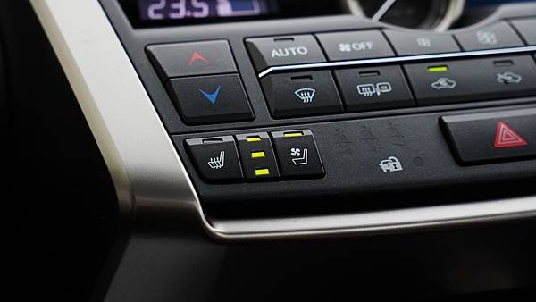 2015年 LEXUS NX200T 2.0 冷熱通風椅、天