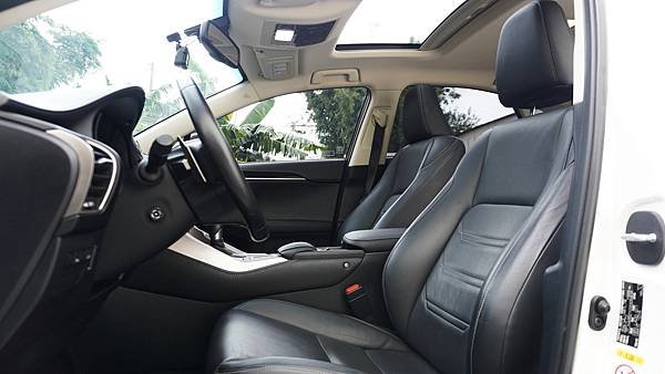 2015年 LEXUS NX200T 2.0 冷熱通風椅、天