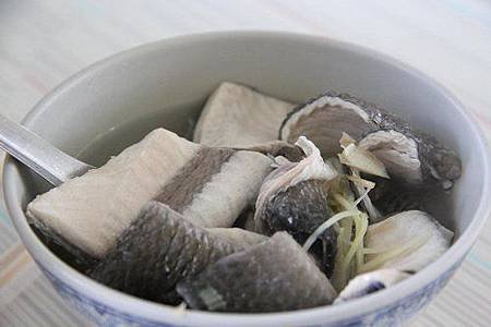 整碗滿滿的魚皮.jpg