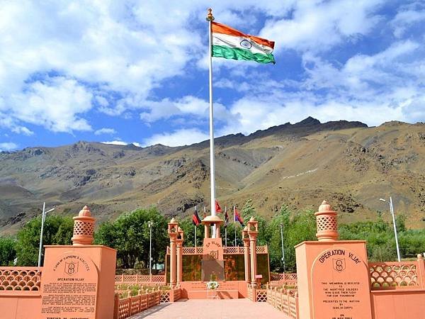 Dras-War-Memorial.jpg