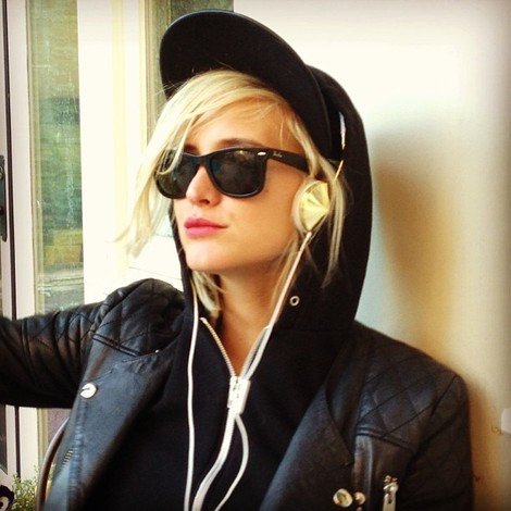 ashlee-simpson-and-frends-headphones-gallery