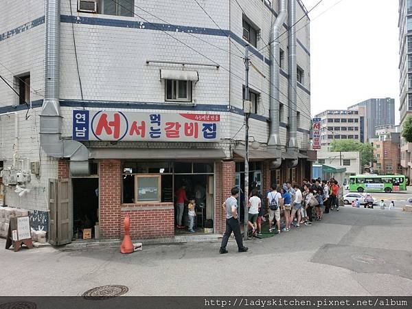 新村站著吃烤韓牛
