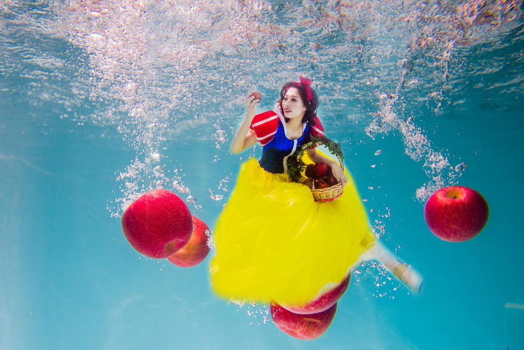 underwater snow White 