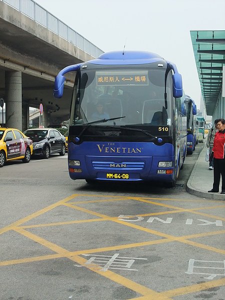 搭威尼斯人接駁車到飯店去