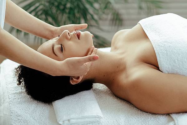 H-woman-spa-PX1500.jpg