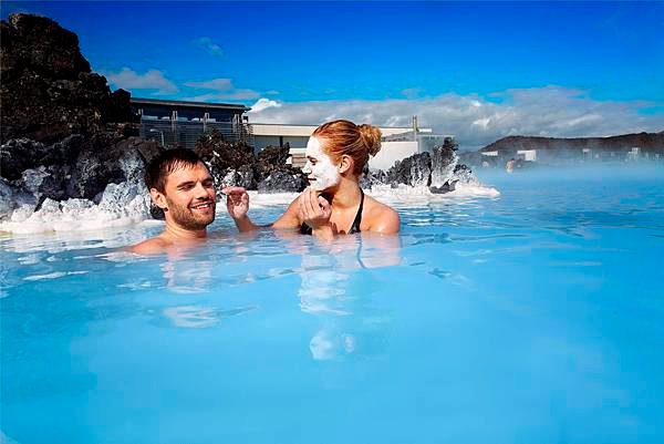 Blue-Lagoon-couple-with-silica.jpg