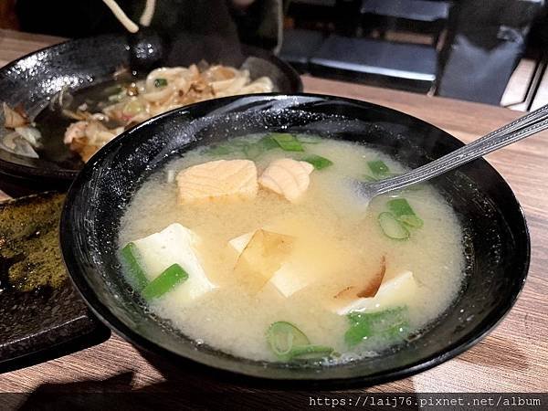 老串角居酒屋-鮭魚味增湯.jpg