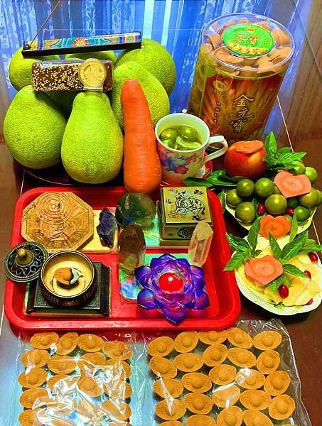 降真臥香圓滿香，煙供元寶注入力，元寶凝聚五行氣，祈福充滿淨祥
