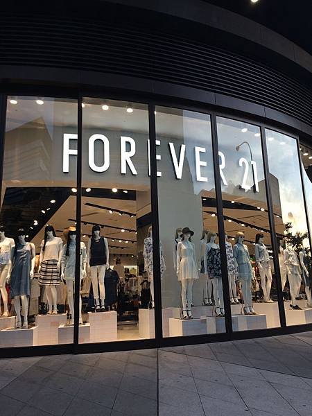 Forever21 front door