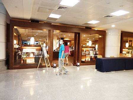 慈濟醫院台北分院一樓書店 (2).JPG