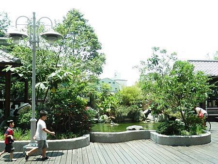 慈濟醫院台北分院五樓戶外景觀庭院 (3).JPG