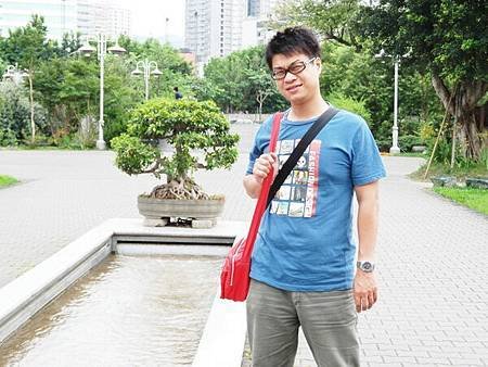 慈濟醫院台北分院外面的公園 (3).JPG