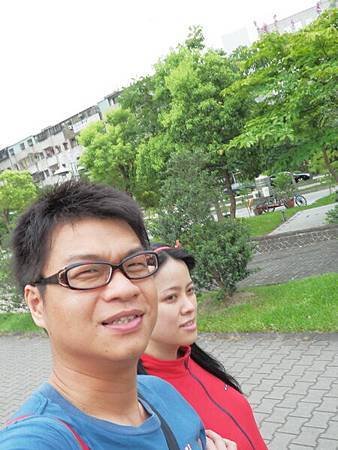 慈濟醫院台北分院外面的公園 (7).JPG