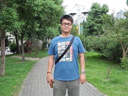 慈濟醫院台北分院外面的公園 (12).JPG