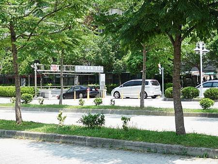 慈濟醫院台北分院地下停車場.JPG