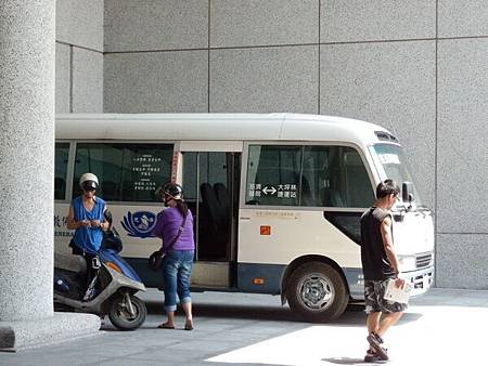 慈濟醫院台北分院接駁車.JPG