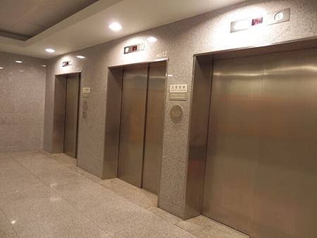 慈濟醫院台北分院電梯 (4).JPG