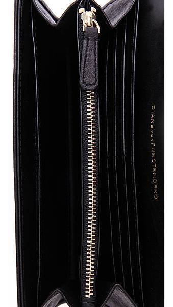 diane-von-furstenberg-black-wallet3