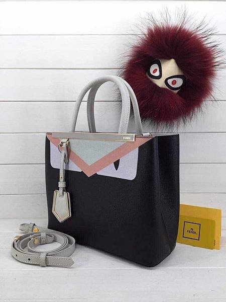 Fendi medium tote16