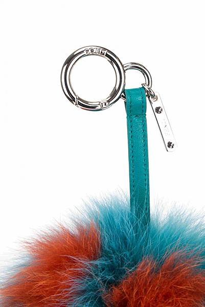 FENDI Pompon Karl24