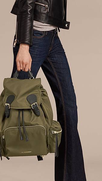 Burberry LARGE NYLON RUCKSACK 3