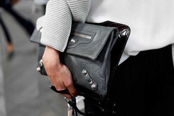Balenciaga GIANT ENVELOPE BAG6