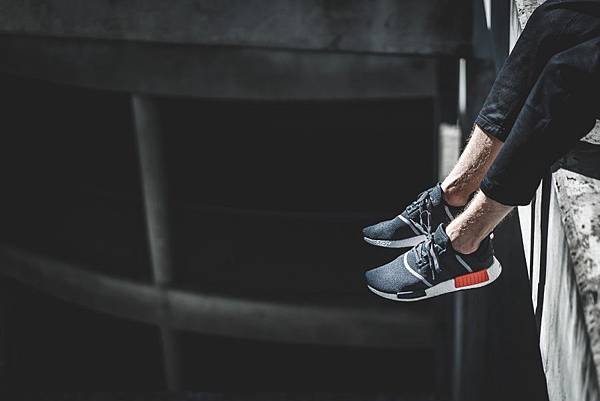 NMD R1 SNEAKERS18