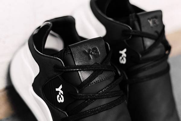 y-3-qr-run-black-white-leather-6