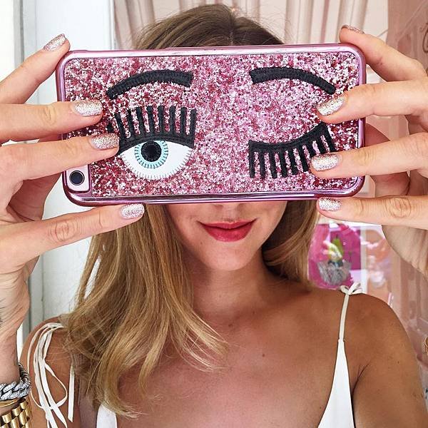 chiara ferragni flirting iphone cover14