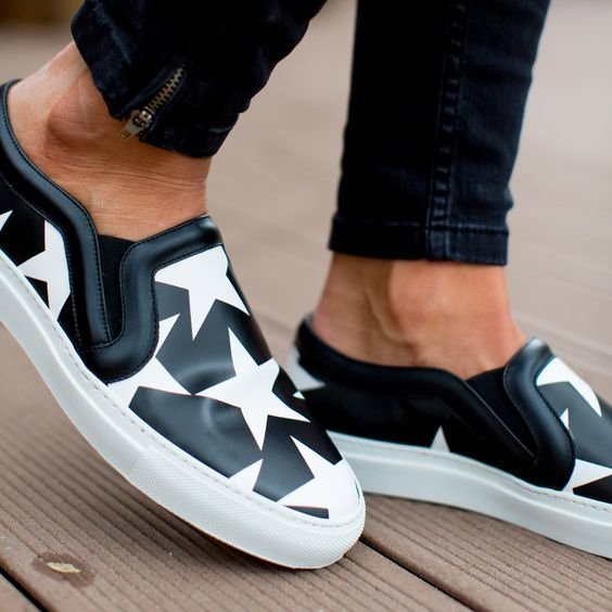 GIVENCHY SLIP ON 1