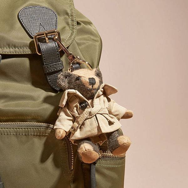 Burberry bear-charm -check4-