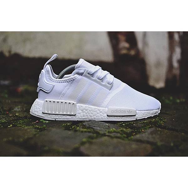 Adidas Originals NMD R1 SNEAKERS25