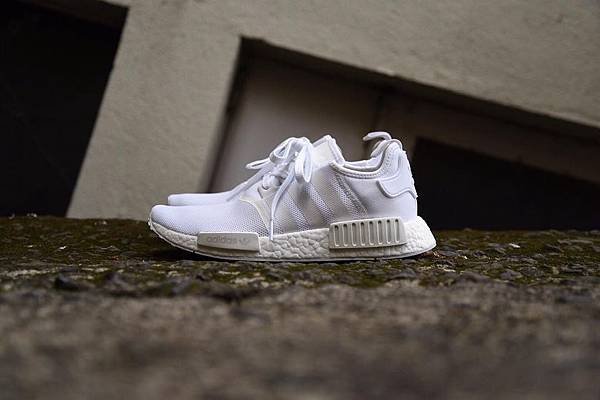 Adidas Originals NMD R1 SNEAKERS30