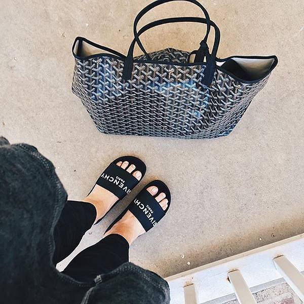 GIVENCHY-FLAT SANDALS47